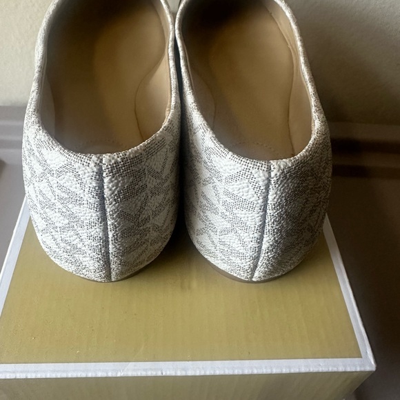 Brand new Michael Kor shoes - Picture 2 of 8